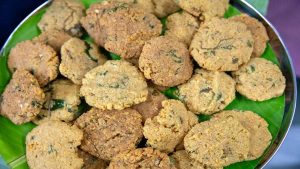 TTD Chairman distributes 'Vada' in Tirumala Anna Prasad