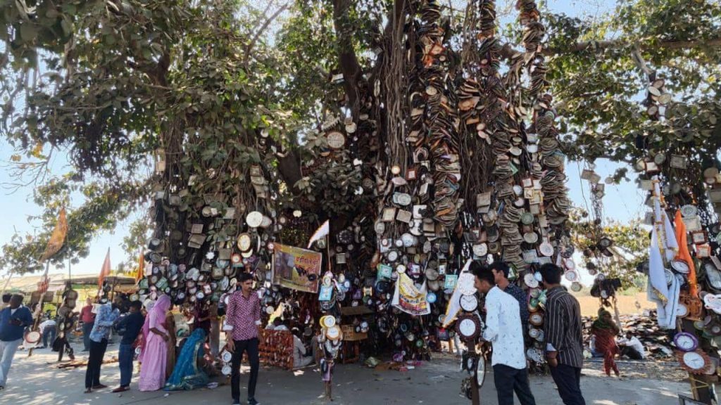 Ghadi Wale Baba Madhya Pradesh Ujjain Banyan Tree Clocks Tree Min