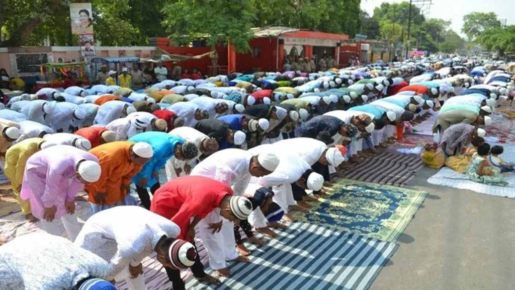 Passport, license will be cancelled if you offer namaz on roads: UP Police