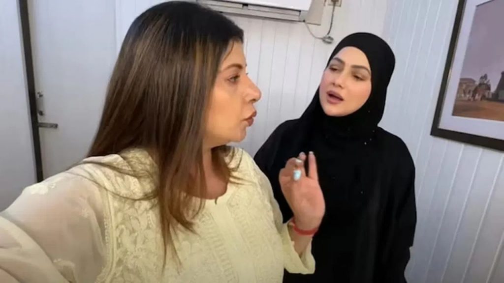 Sambhavna Seth Vs Sana Khan Burqa Hindu