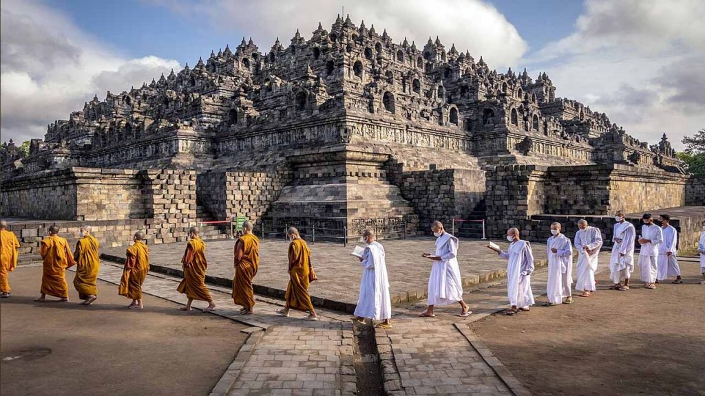 What is Pradakshina done in temples? Let's find out how many types there are..!