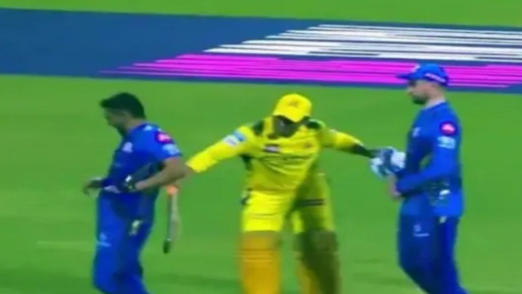 Dhoni Hit Chahar