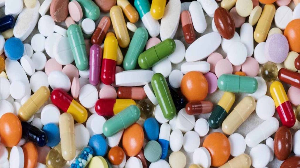The Center revised the prices of 900 types of medicine.