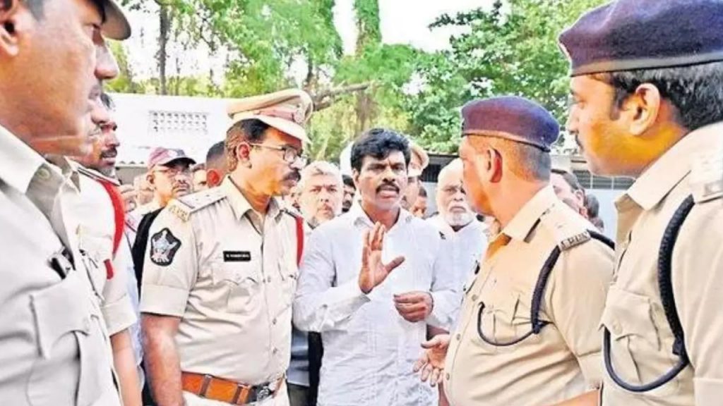 Gorantla Madhav Harass To R