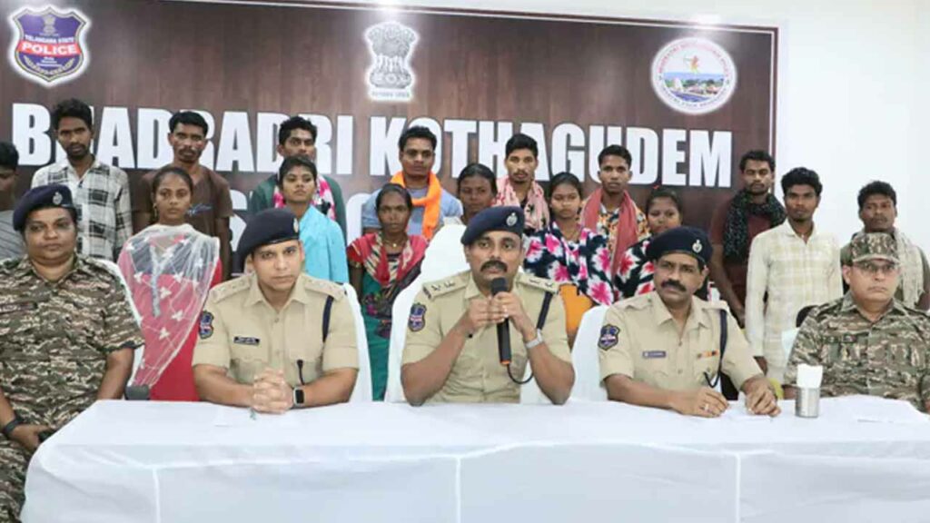 17 Maoists surrender