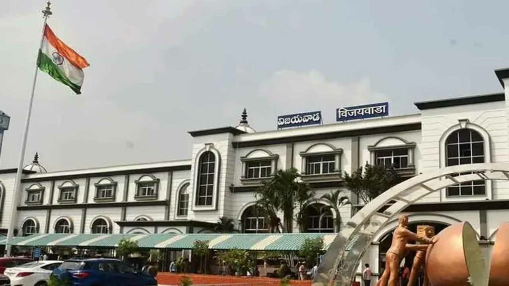 Bomb threat to Vijayawada railway station.. extensive checks by officials