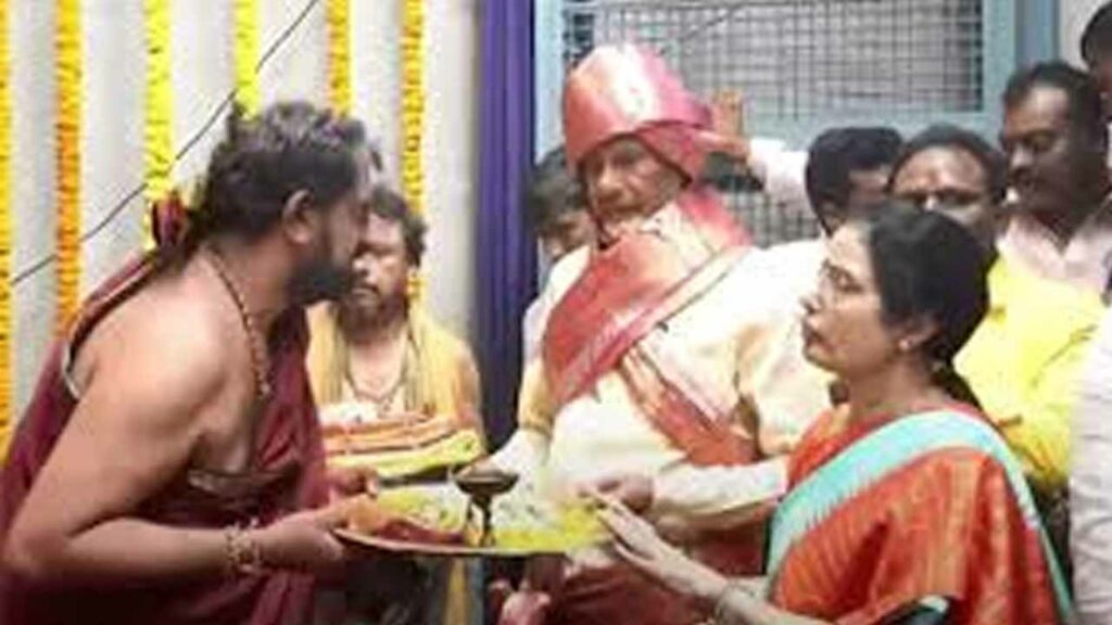 CM Chandrababu Naidu and his wife offer a sari to the beautiful Tirupati Gangamma