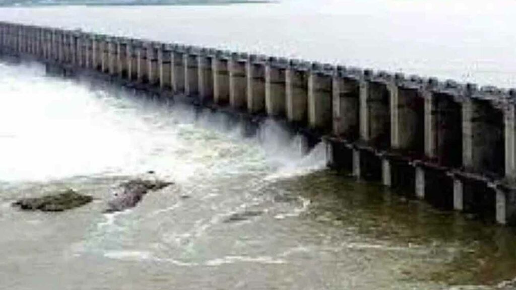 Continuing flooding at Jurala project..10 gates lifted