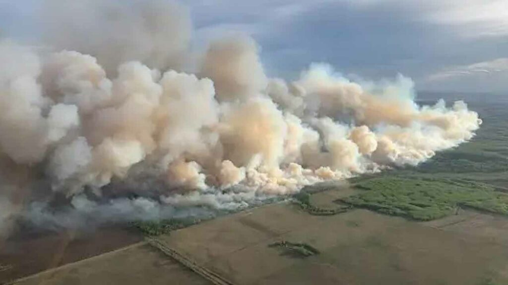 Fire in Canada..thousands evacuated to safer areas..!