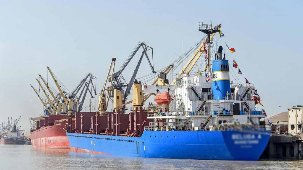 Pakistan take retaliatory action, bans Indian ship