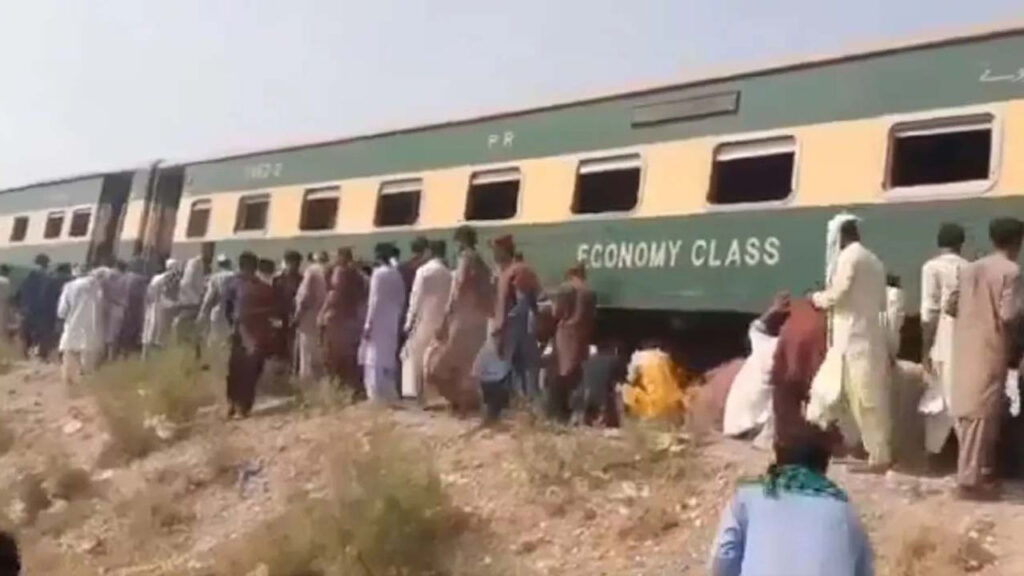 Bomb blast in Pakistan.. Jaffer Express derailed