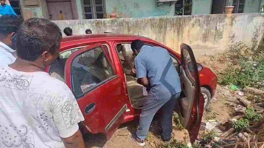 Dead Bodies In Car