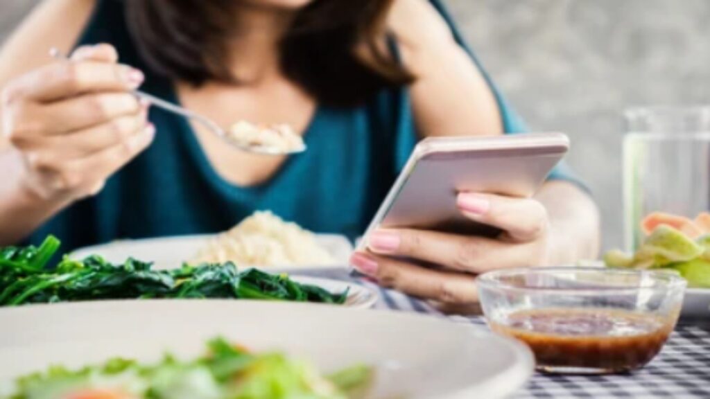 Mobile While Eating