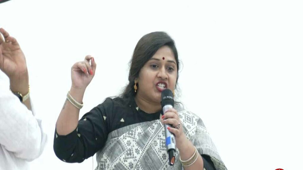 PA murder case.. Jana Sena leader Vinuta Kota arrested, expelled from the party!