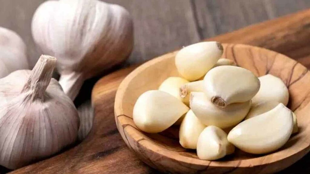 Do you know how many benefits there are if you eat two cloves of garlic every day?