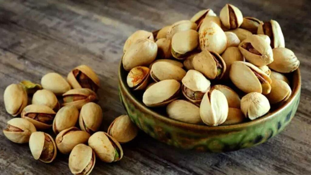 Eating pistachios has health benefits..but do you know how much you should eat per day..?!