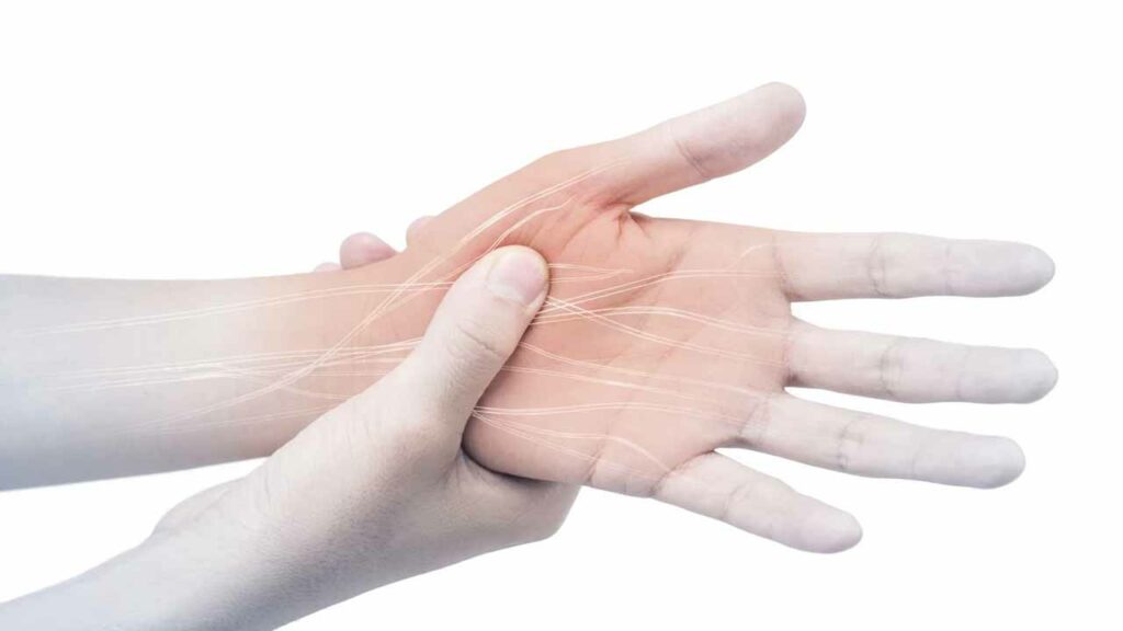 Let's now learn about the 5 important warning signs that appear when nerve weakness develops in the body..!