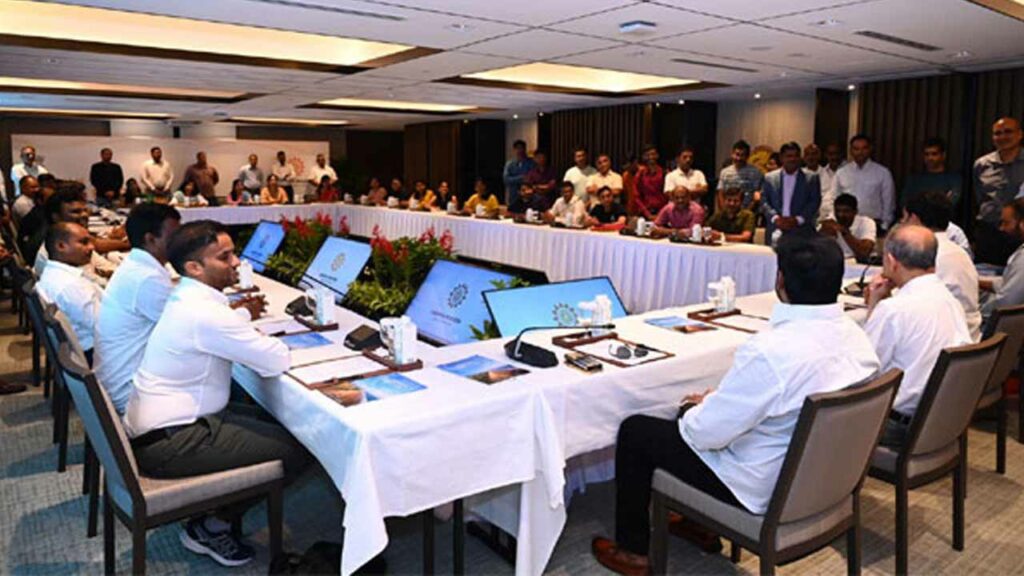 Lokesh meets Telugu diaspora volunteers.. calls for them to be partners in state development