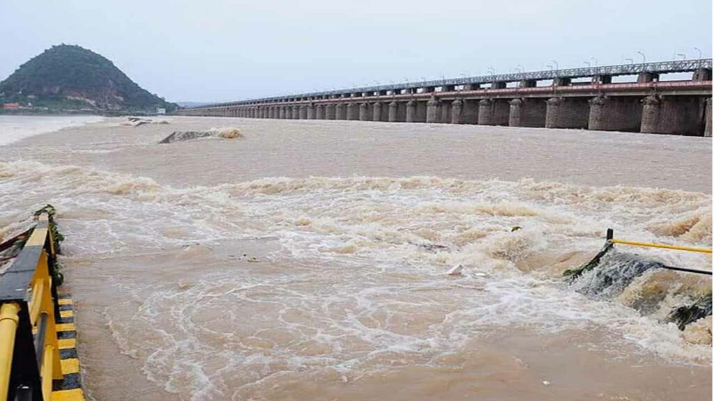 Prakasam Barrage continues to flood.. 25 gates lifted