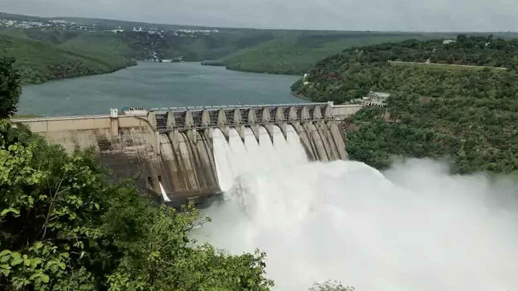Six gates of Srisailam project lifted.. Nagarjunasagar is full.