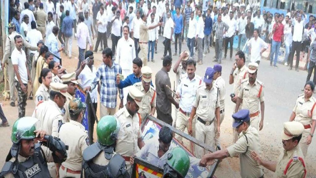 Stampede during Jagan's tour.. Constable injured