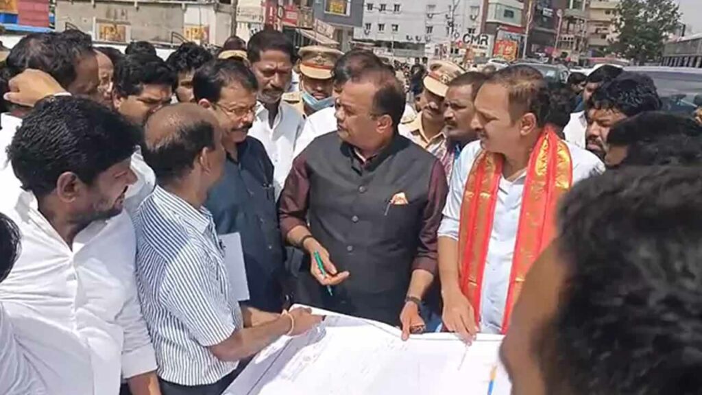 Uppal-Narapalli elevated corridor to be completed by Dussehra: Minister Komatireddy
