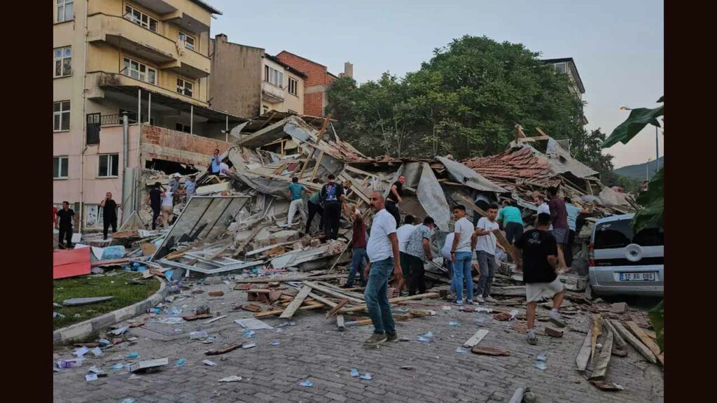 Western Turkey Is Hit By Ea