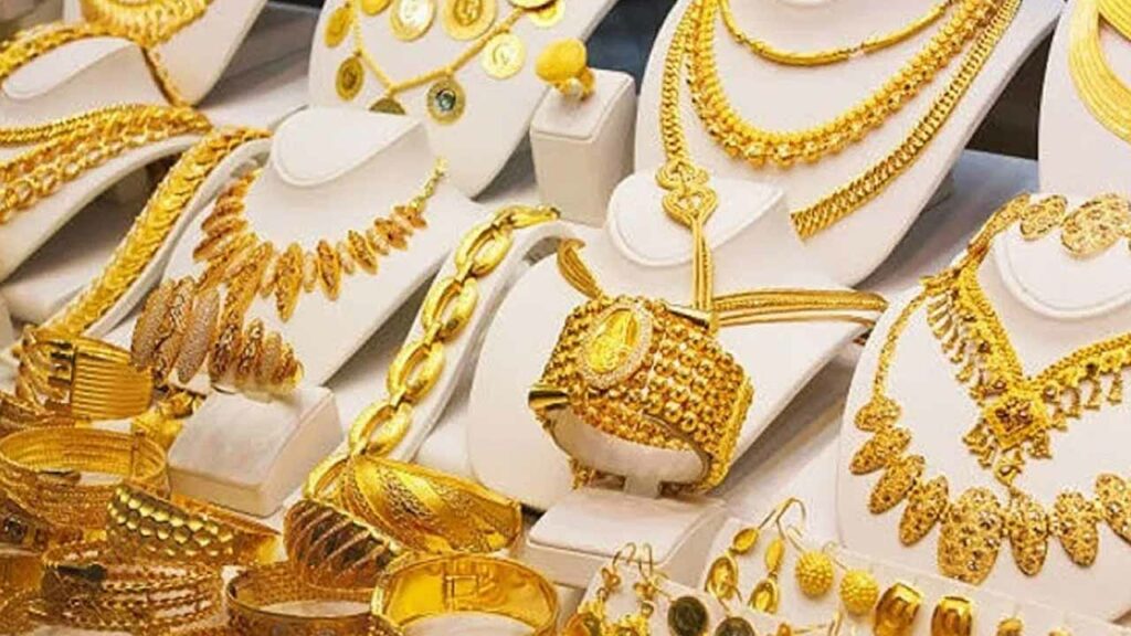 Gold prices are rising: Shock for gold lovers..even silver has not backed down!