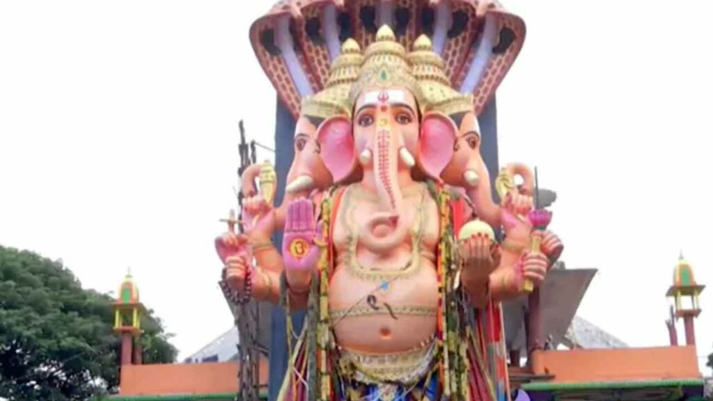 Khairatabad Maha Ganapati procession in splendor